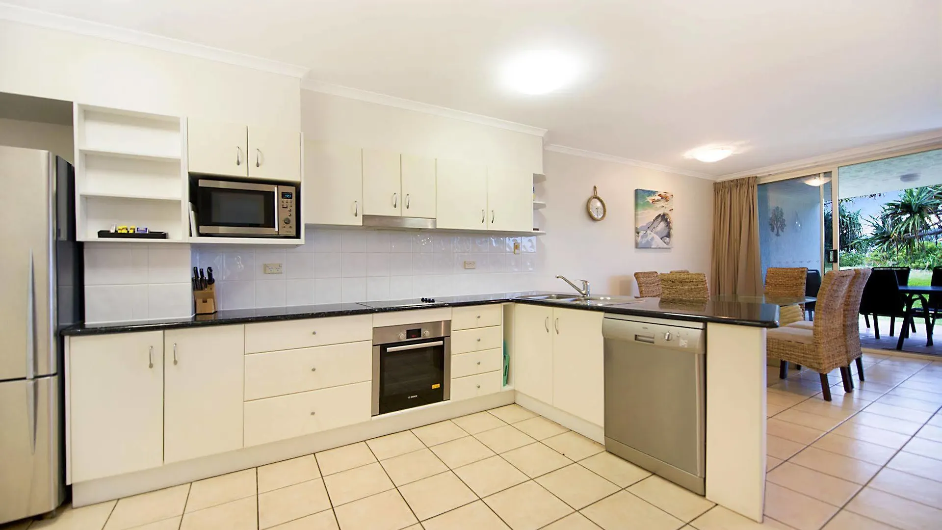 **** Aparthotel Whalewatch Ocean Beach Resort Point Lookout Australia